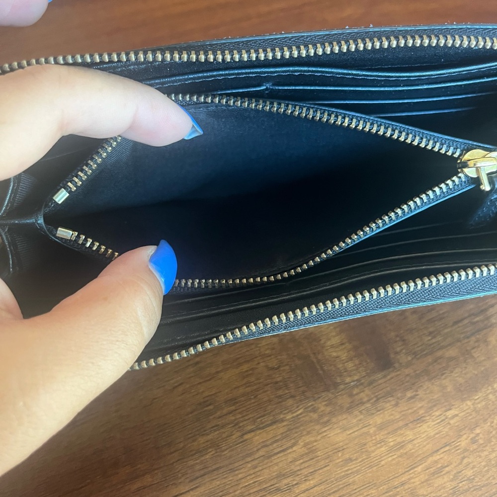 SOLD-Marc Jacobs Wallet - Picture 4 of 9